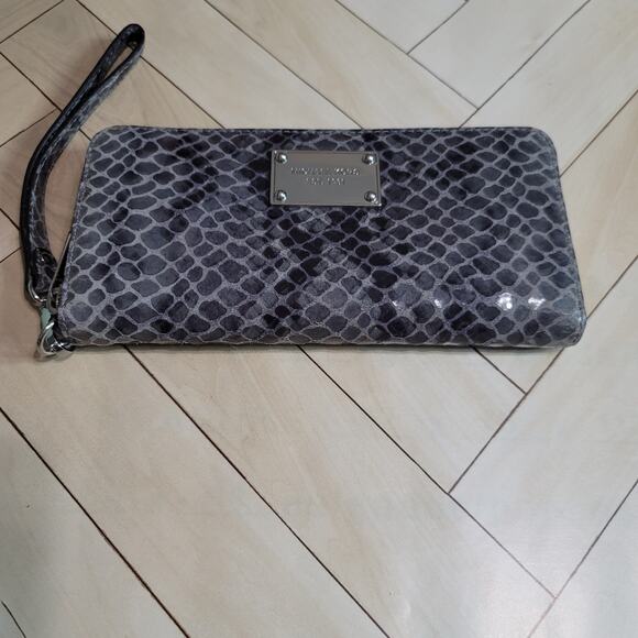 Michael Kors Grey Black Snakeskin Embossed Leather Wallet - Picture 15 of 15
